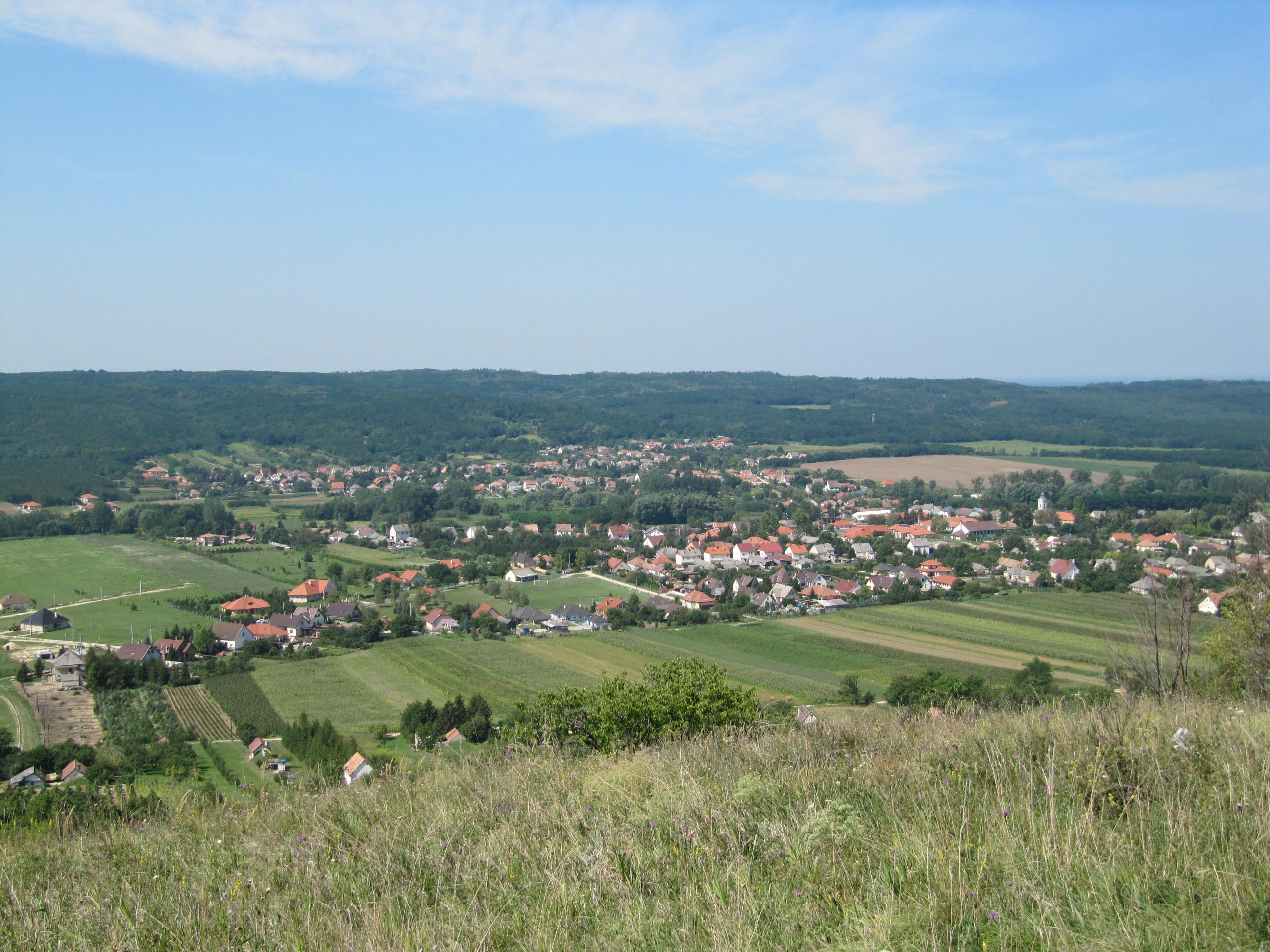 Obec Tényő The sun is life